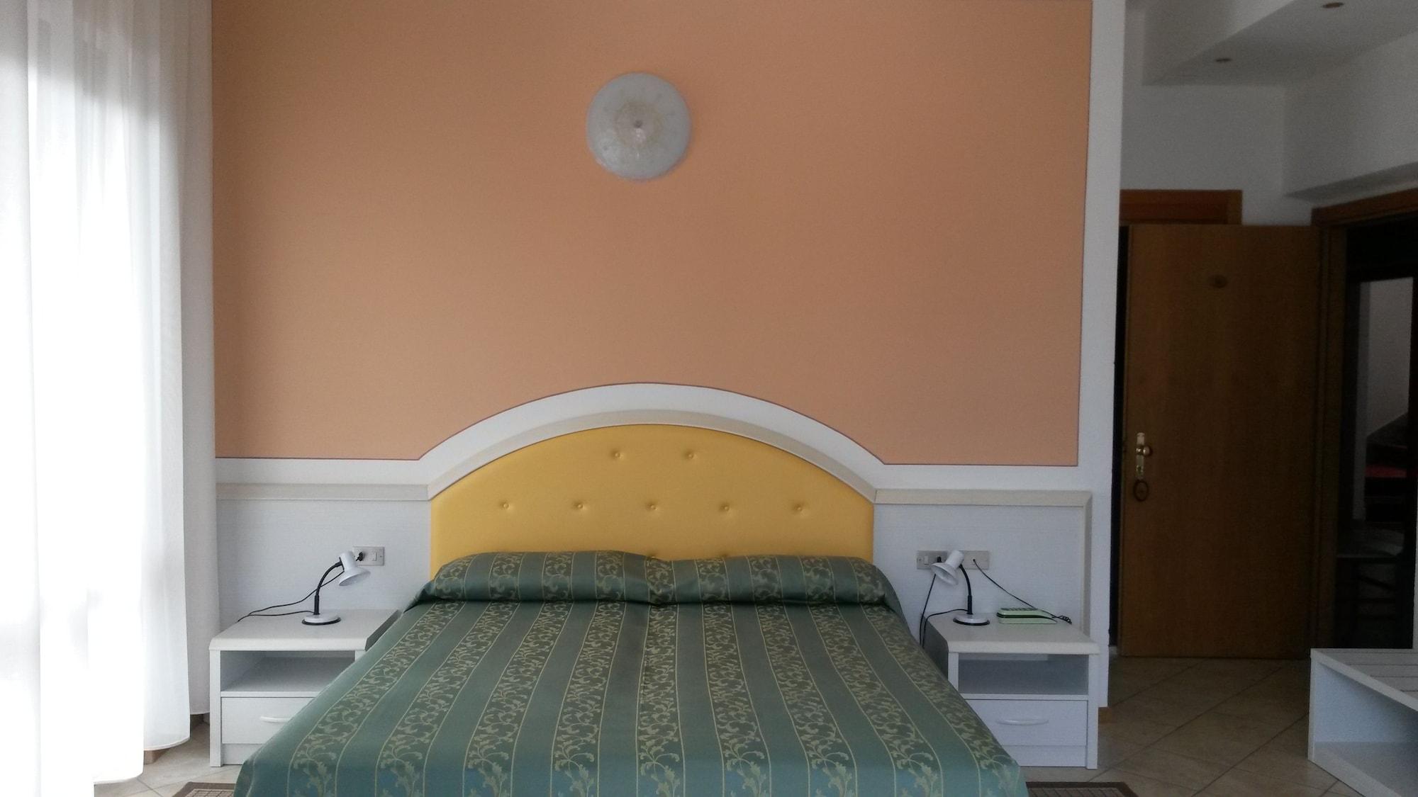 Hotel Garda Bellevue Limone sul Garda Bagian luar foto