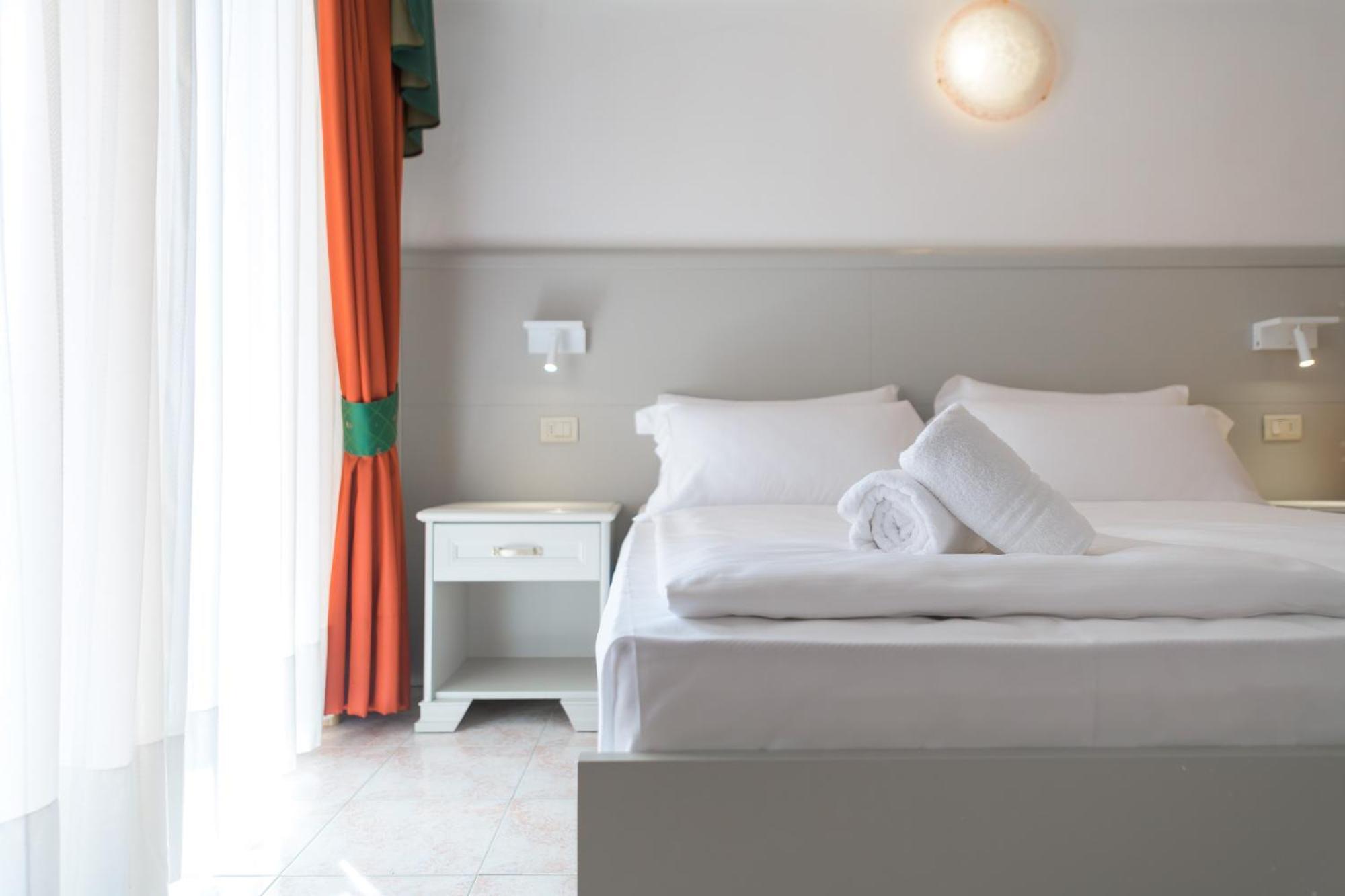 Hotel Garda Bellevue Limone sul Garda Bagian luar foto