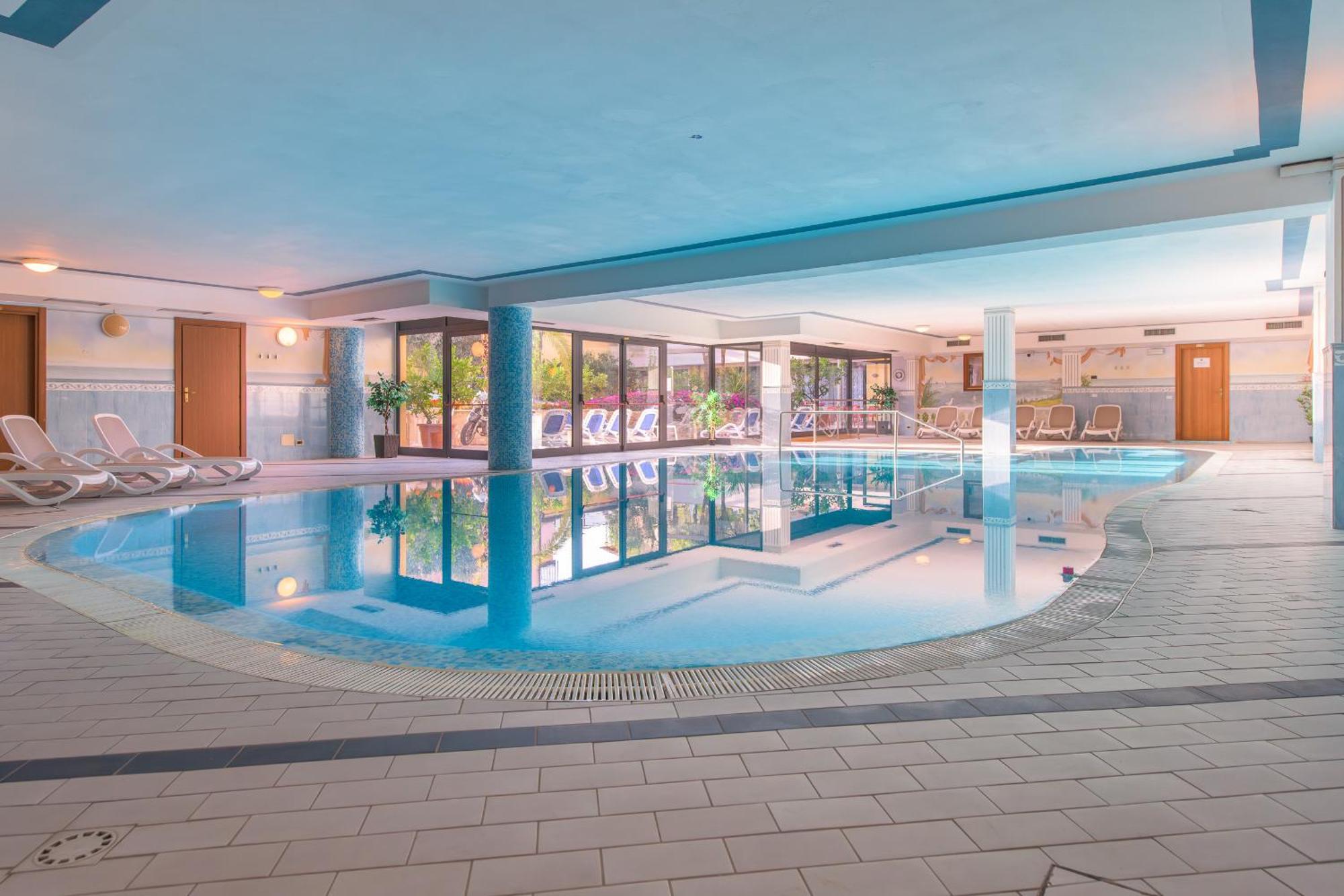 Hotel Garda Bellevue Limone sul Garda Bagian luar foto