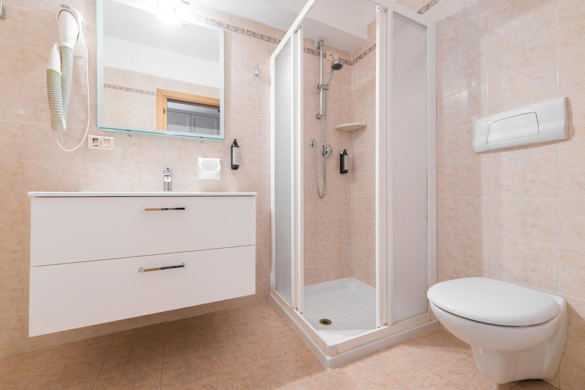 Hotel Garda Bellevue Limone sul Garda Ruang foto