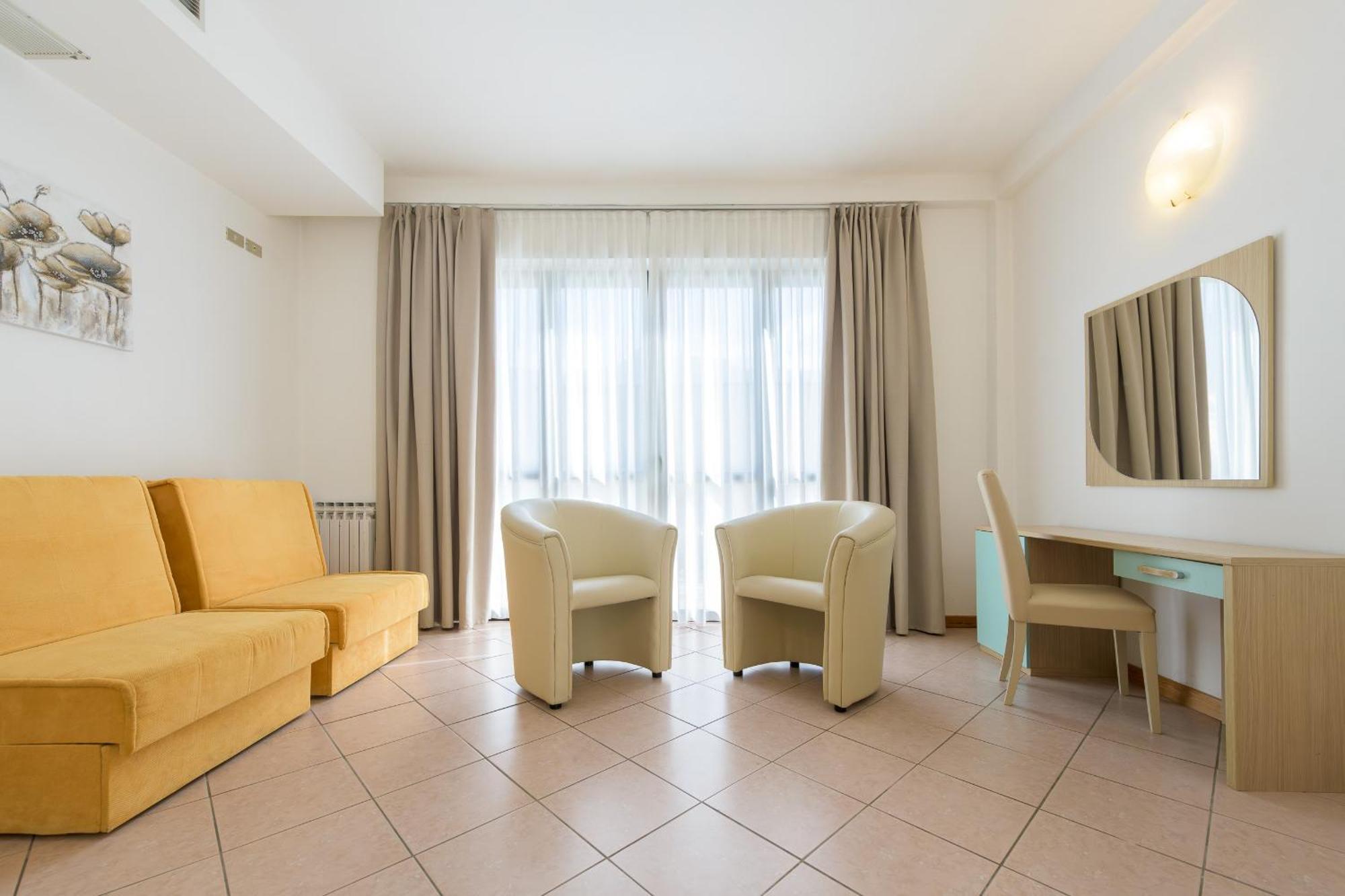 Hotel Garda Bellevue Limone sul Garda Ruang foto