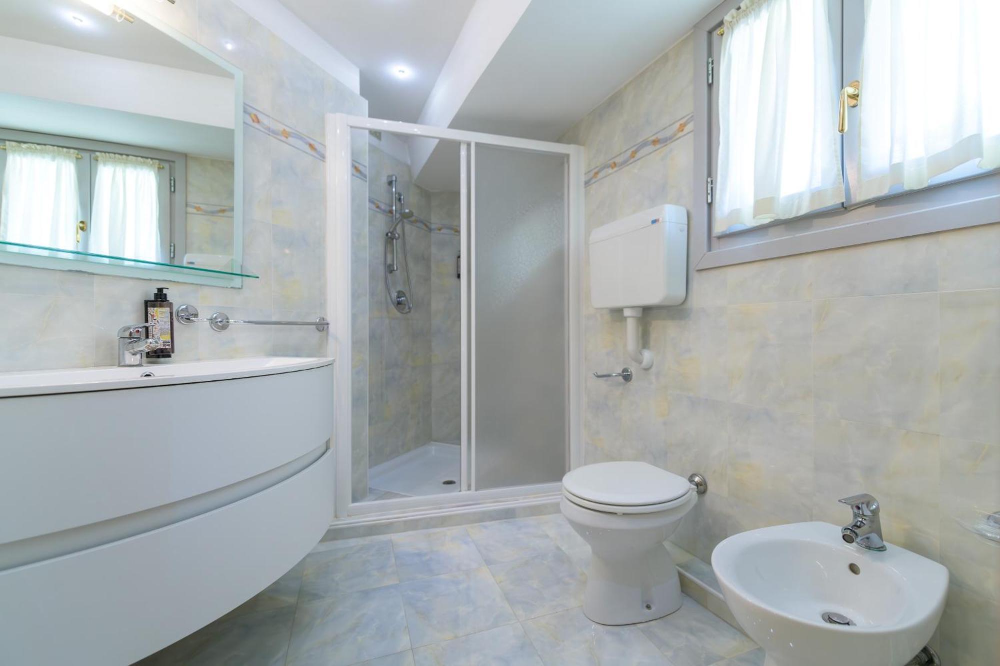 Hotel Garda Bellevue Limone sul Garda Bagian luar foto