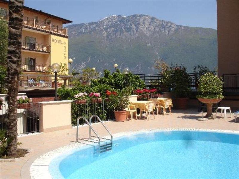 Hotel Garda Bellevue Limone sul Garda Bagian luar foto