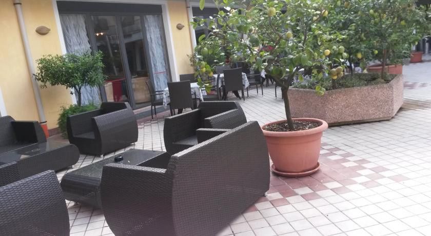 Hotel Garda Bellevue Limone sul Garda Bagian luar foto