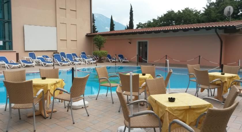 Hotel Garda Bellevue Limone sul Garda Bagian luar foto